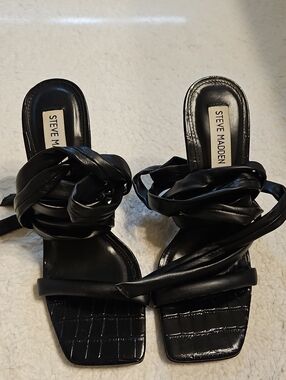 Steve Madden Black Wrap Slide Sandals